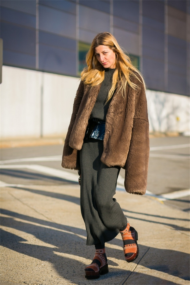 冬天穿裙子怎么搭配 小仙女冬天穿裙子的扮靓小巧搭