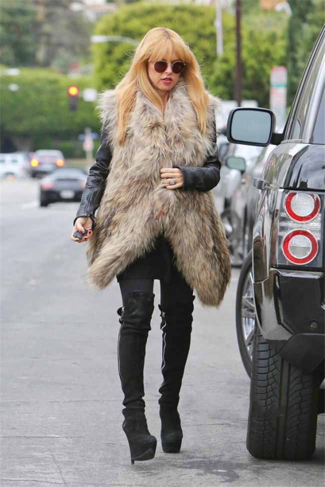 过膝靴适合多高的人穿 避开搭配雷区穿出1米8长腿