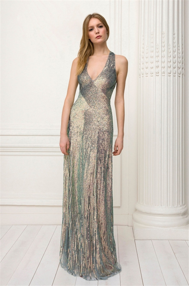 派对穿什么服装 一袭礼服教你hold住全场焦点