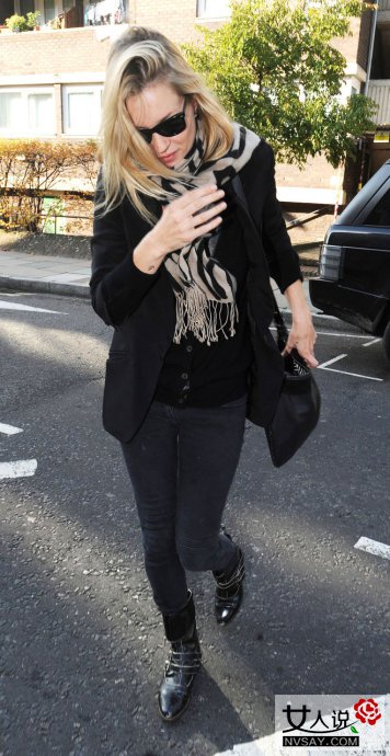 黑色小西装怎么搭配最好 欧美街拍达人助你一臂之力
