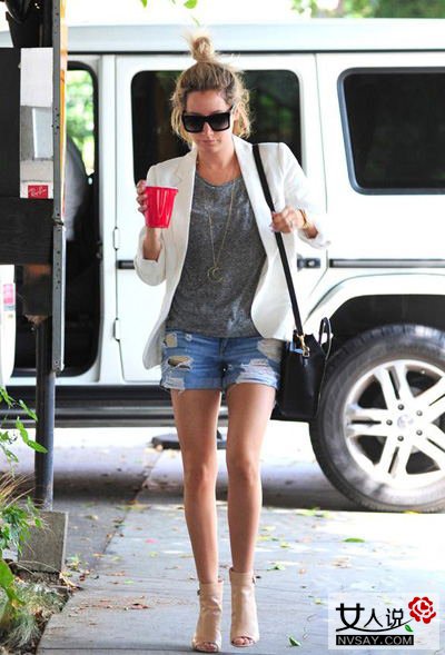 热裤怎么搭配更时髦？ 欧美潮人教你超有大牌风范的穿搭术