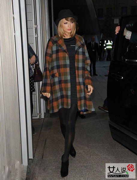 冬装怎样搭配不显臃肿难看？偷师欧美女星学技巧提升品味