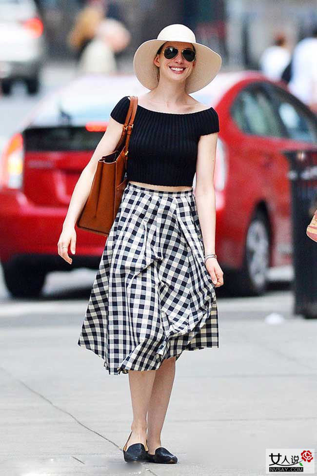 半身裙怎样搭配更好 街拍达人为你演绎最chic的搭法