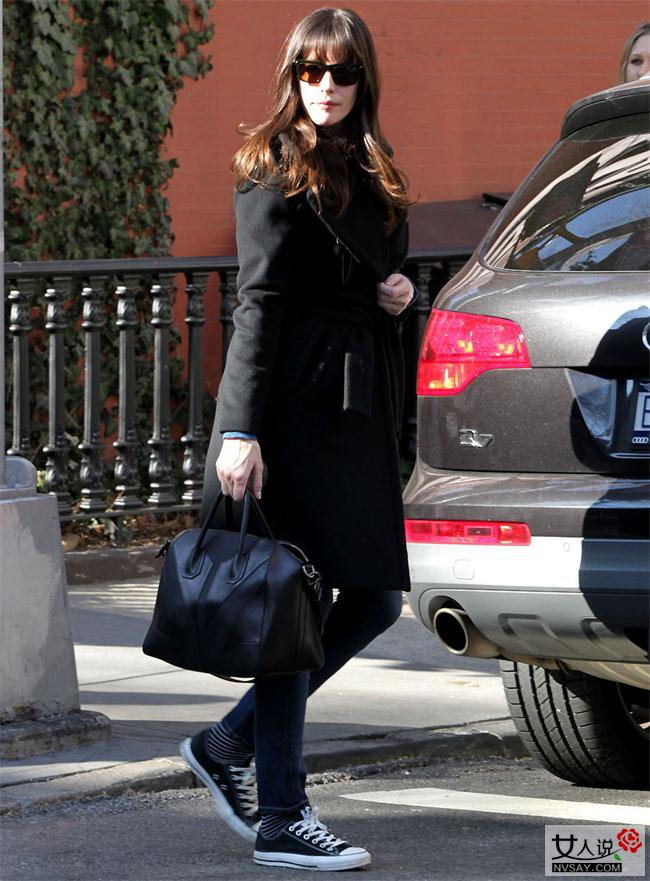 街拍牛仔裤搭配LOOK 时髦吸睛颇有大牌风范