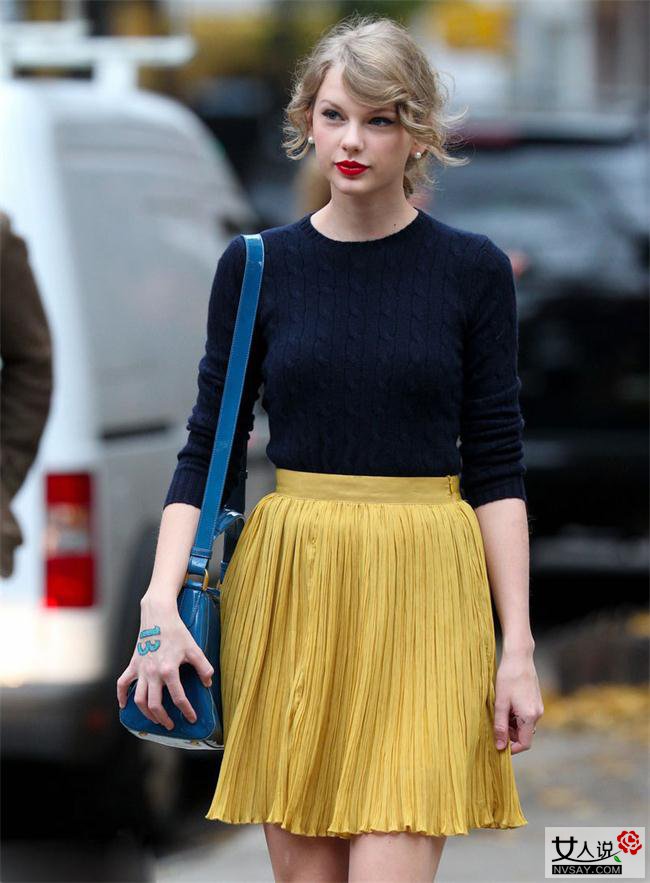 百褶裙怎样搭配显瘦 街拍达人为你演绎最IN穿法