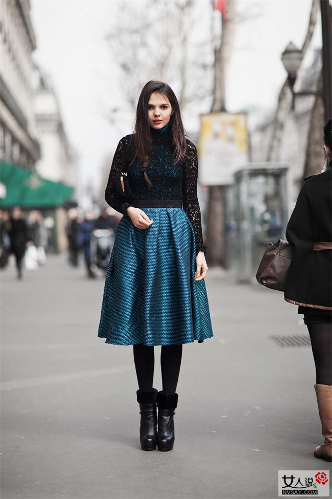 百褶裙怎样搭配显瘦 街拍达人为你演绎最IN穿法