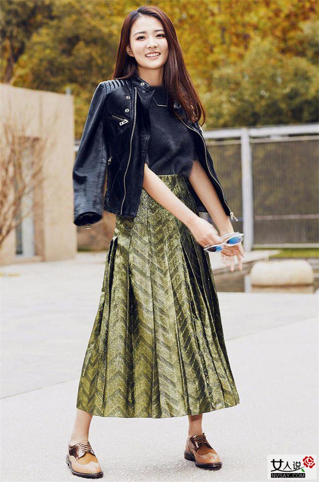 百褶裙怎样搭配显瘦 街拍达人为你演绎最IN穿法