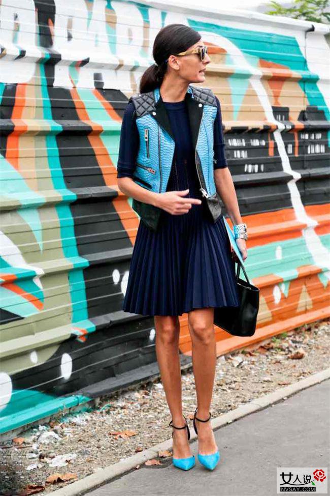 百褶裙怎样搭配显瘦 街拍达人为你演绎最IN穿法