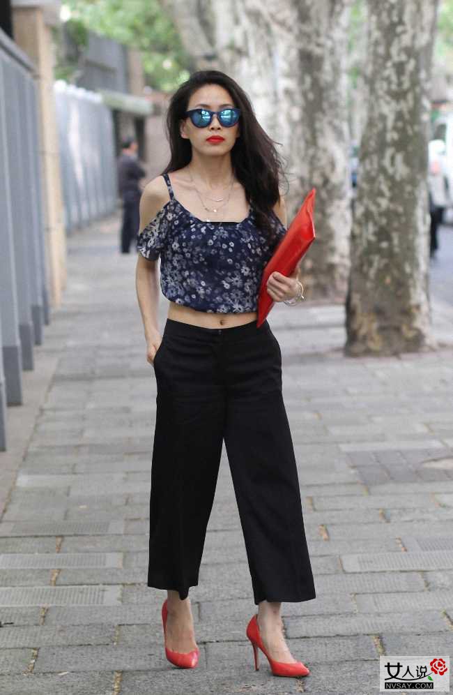 街拍达人演绎阔腿裤穿搭术 令你轻松驾驭并甩掉小腿粗