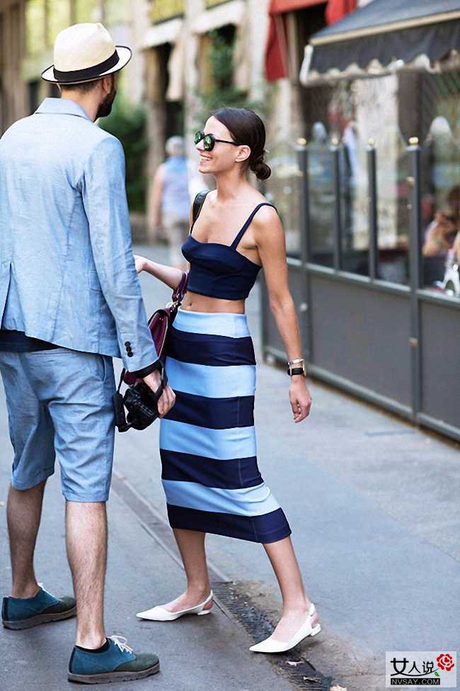 街拍包臀裙搭配LOOK 大秀凹凸有致的迷人身材