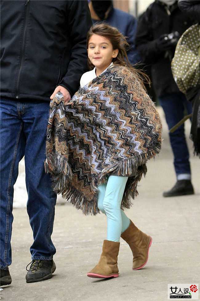 苏瑞·克鲁斯街拍LOOK 简单大方引领时尚潮流