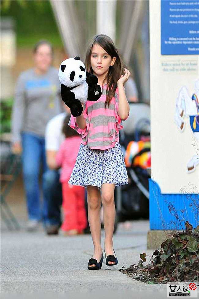 苏瑞·克鲁斯街拍LOOK 简单大方引领时尚潮流