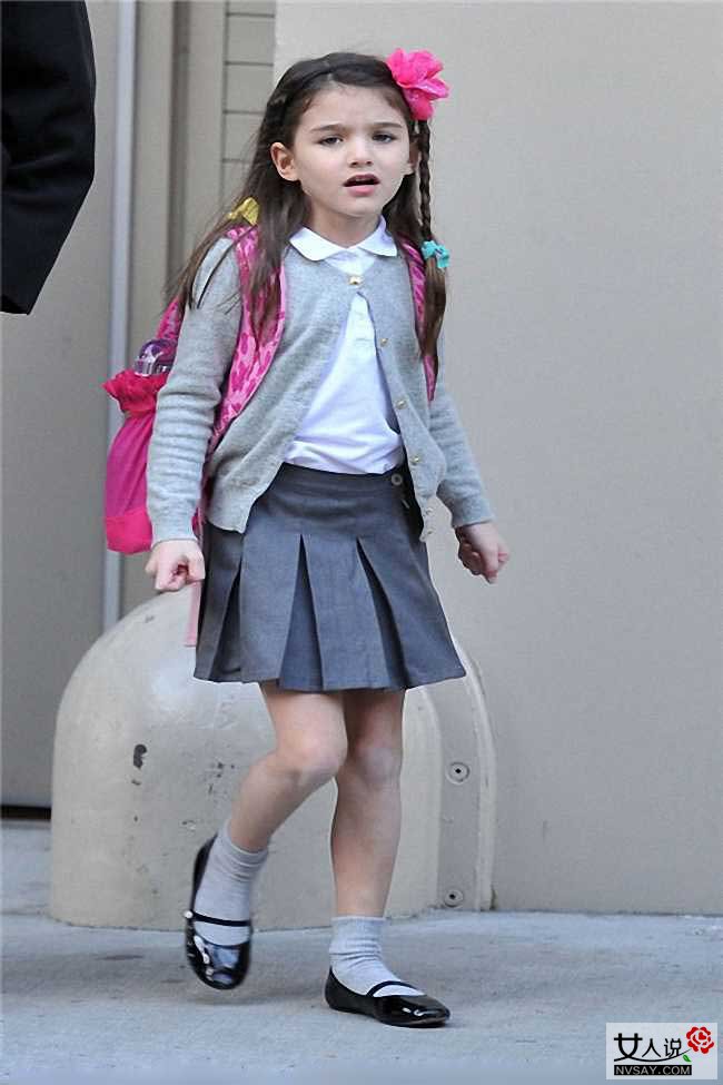 苏瑞·克鲁斯街拍LOOK 简单大方引领时尚潮流