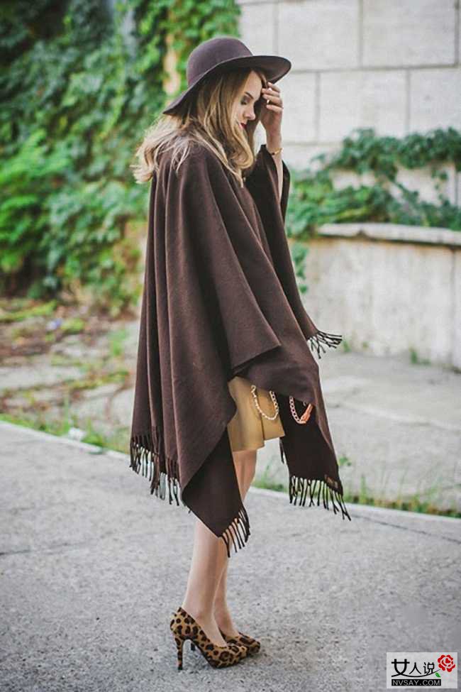斗篷式大衣街拍LOOK 时髦大气凸显欧美大牌范