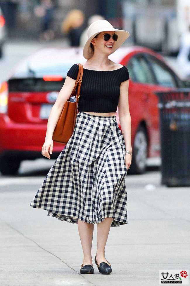 半身裙搭配什么上衣好看 欧美潮人为你示范最IN穿法