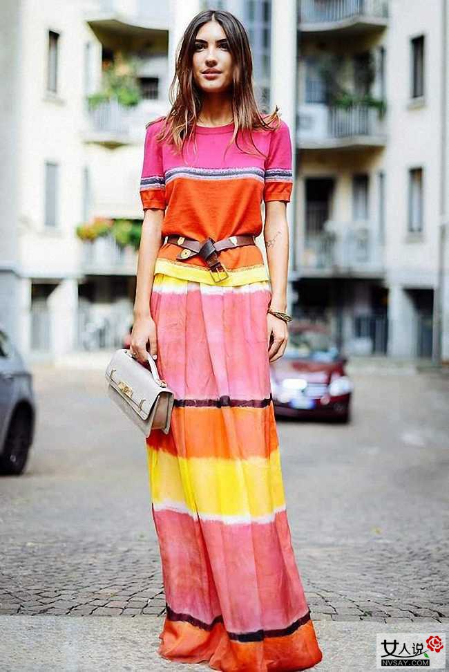 腰带+连衣裙 系出多重风格化身街拍潮人