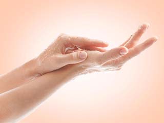 冬天手干燥粗糙怎么办 5个小偏方双手恢复细腻柔软