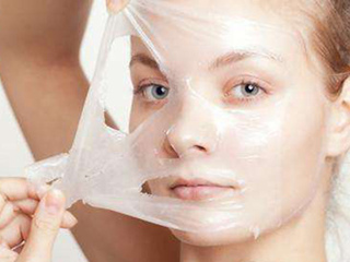 皮肤瘙痒脱皮怎么办 给力补水强劲保湿让皮肤水水滴