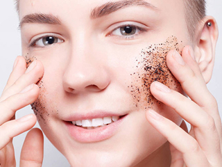 凡士林可以擦脸吗 凡士林擦脸的功效滋润保湿最给力