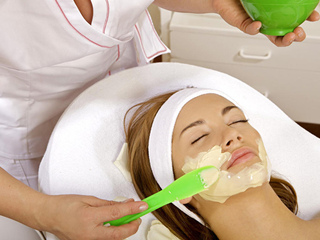 自制蛋清蜂蜜面膜 1周敷2次保你肌肤平滑又有弹性