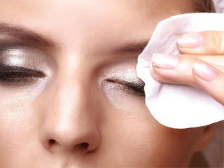 湿巾擦脸好吗 牢记注意事项切勿好处变坏处