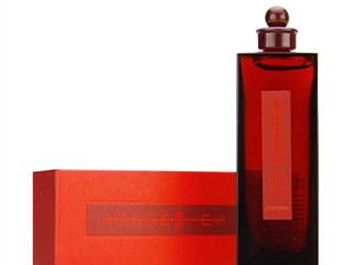 红色蜜露使用方法 高机能化妆水怎么用补水保湿最给力