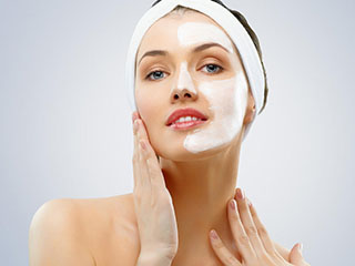 牛奶保湿面膜怎么做 水嫩润肤为冬天干燥的肌肤添点水