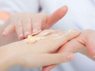 如何去除手部角质 日常6招快速去角质让双手滑溜溜