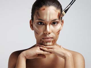 怎样化妆显脸小 大脸宝宝十分钟打造瘦子小V脸