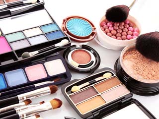 化妆品放在卫生间好吗 妹纸们别犯懒化妆品不可乱放哦