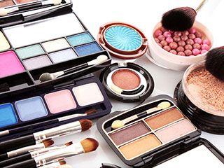 画眼影怎么用刷子 学会两个小心机新手也能画出精致眼影