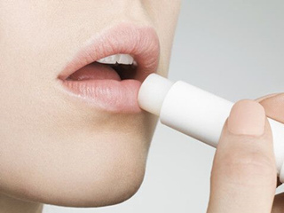 润唇膏能吃吗 吃多了会不会有害于身体健康呢