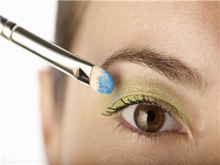 眼影可以当腮红用吗 非应急情况化妆宝宝可不能犯懒