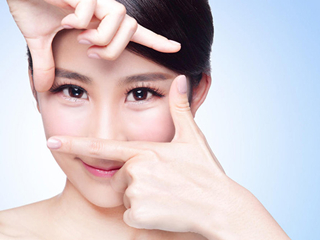 化妆后脸上起皮怎么办 妆前妆后小秘诀让底百分百服帖