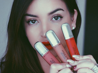 露华浓唇釉试色效果 美妆博主挚爱唇釉丝绒柔滑不掉色