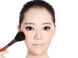 腮红一般涂在什么地方 除了颧骨其余3个地方你肯定没想到