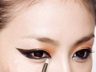 猫眼妆画法步骤 吸眼球的妖艳猫眼妆彩妆师教你怎么画