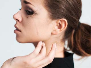 如何让眼线不晕染 5个眼妆小技巧不怕哭得梨花带雨