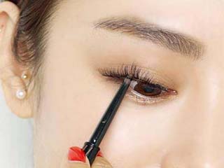 新手怎么画眼线 化妆菜鸟画眼线实用贴赶紧Mark