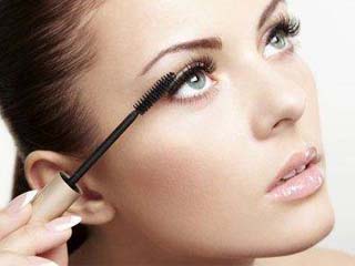 如何保养睫毛 日日养护睫毛让你变成不折不扣睫毛精