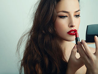 女性如何化职业妆 舍去成熟化身元气满满上班少女