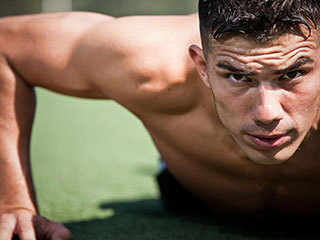 用拳头做俯卧撑有什么好处 拳头做和手掌做的部位有区别