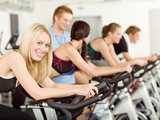 跑步机跑步伤膝盖吗 健身达人教你正确跑步护膝方法