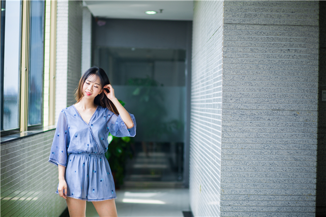 爸爸的远方亲戚 让我不自主的走进了你的房间