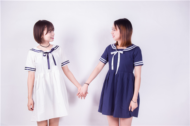 乱云少妇 每天对小区保安投怀送抱让我羡煞