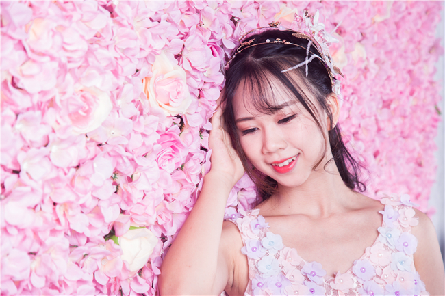 公交车上 女老师坐我身上销魂律动