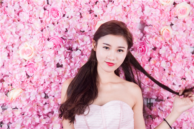 美女老师 趁儿子上厕所非要跟我做活塞运动