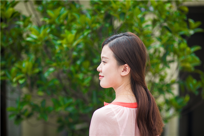 我与母亲 车厢激情男女让我俩按捺不住