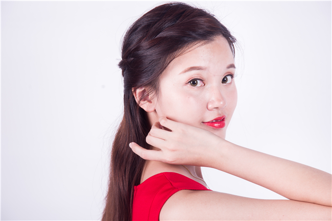 邻居那个骚女人 最爱她的翘臀骑在我的身上扭摆