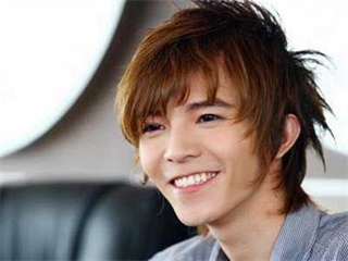 郭敬明戴针织帽疾走 酷帅穿搭霸道总裁范